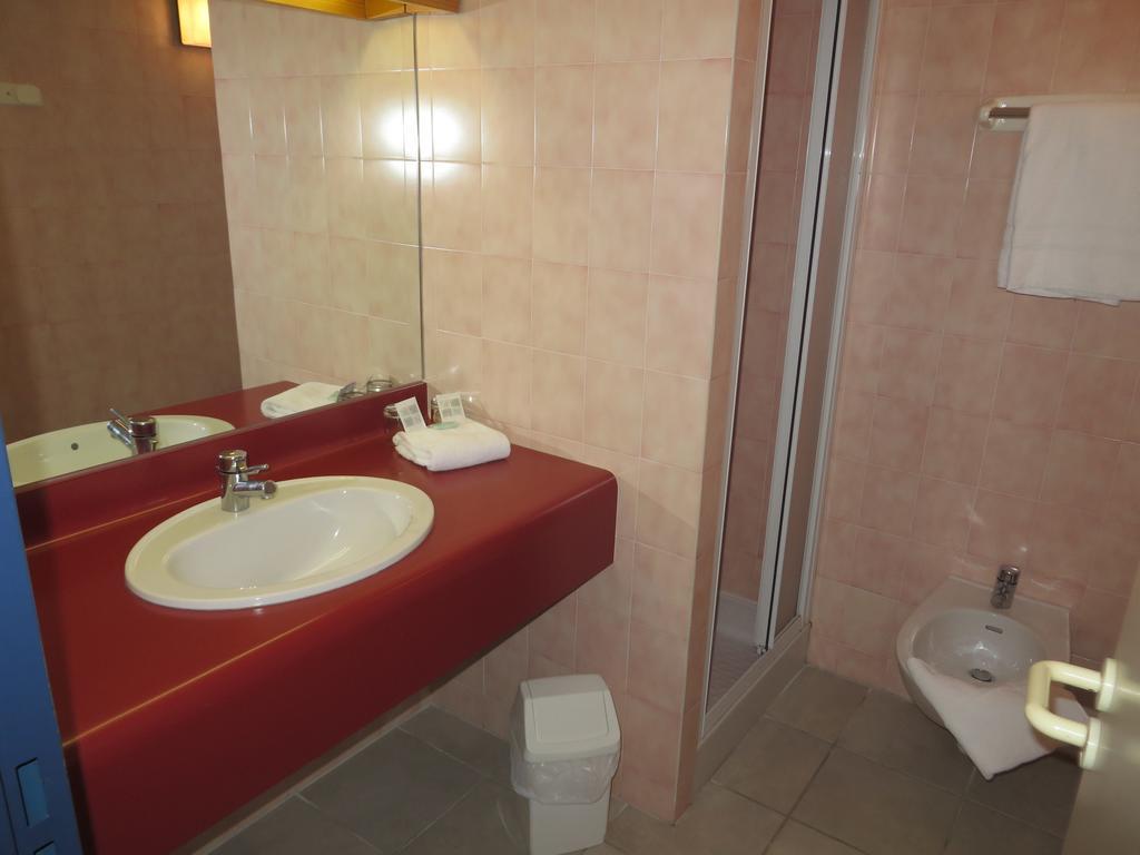 N'Atura Hotel Aire sur l'Adour Bagian luar foto