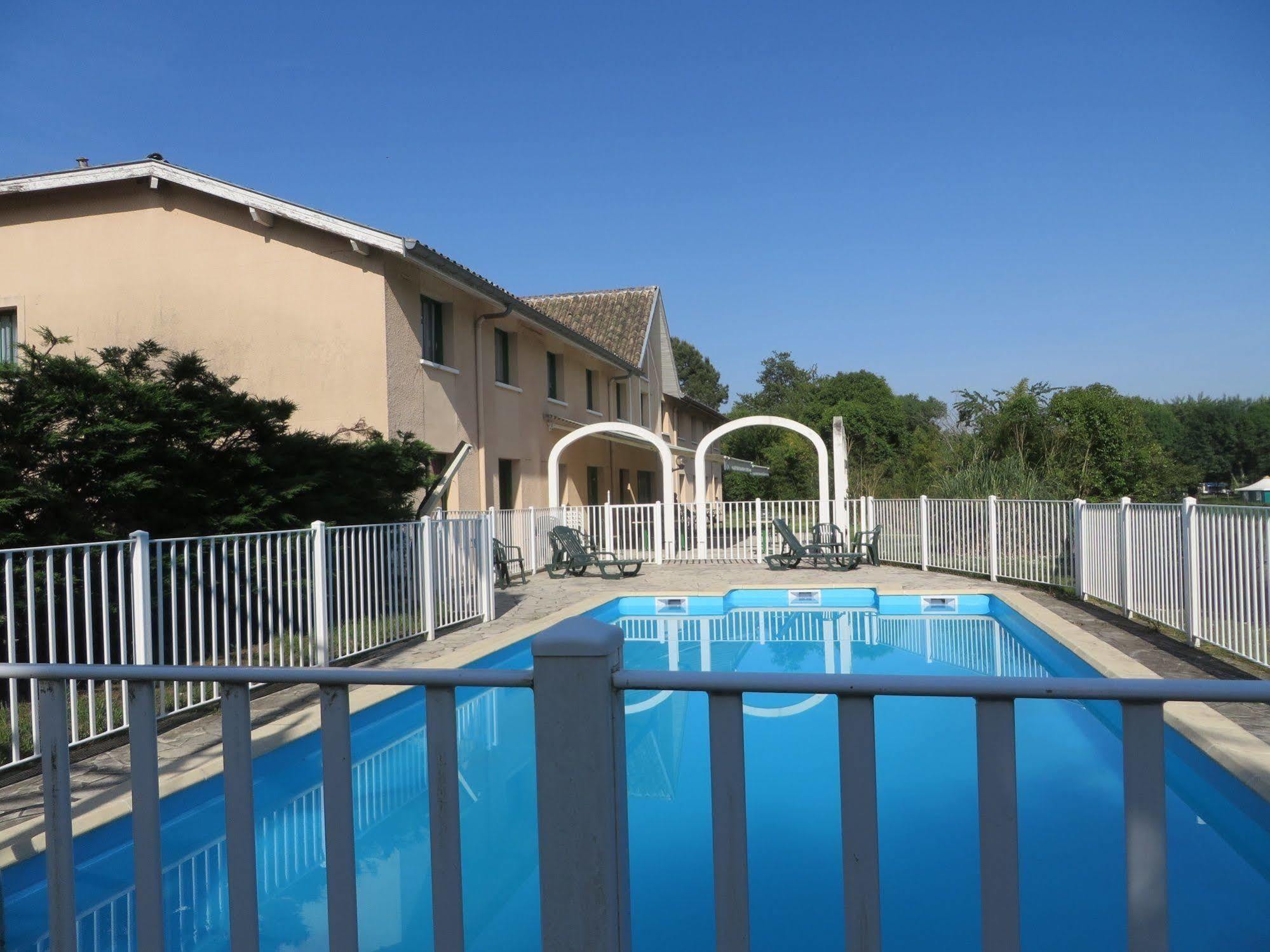 N'Atura Hotel Aire sur l'Adour Bagian luar foto